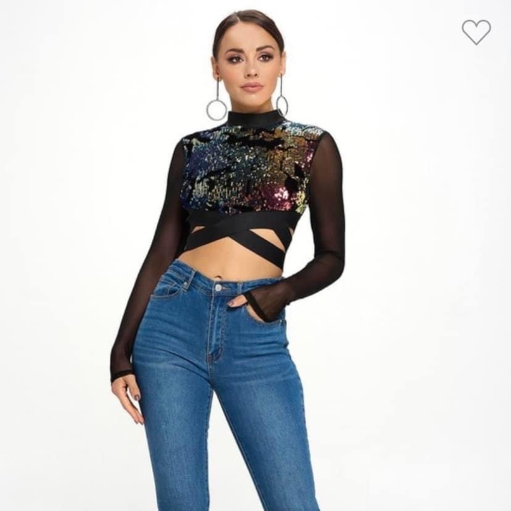 Sequin crop top, long sleeve.